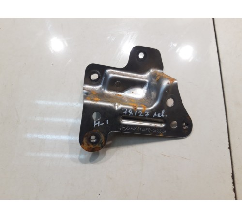 Кронштейн внутренней панели багажного отсека(левый)