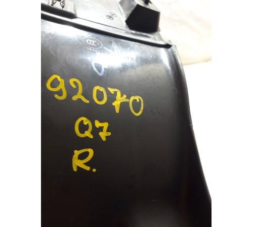 Обшивка крышки багажника (правая)