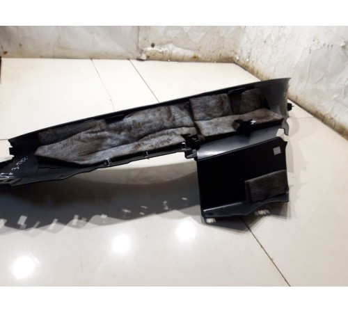 Обшивка крышки багажника (правая)