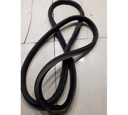 Уплотнитель багажника