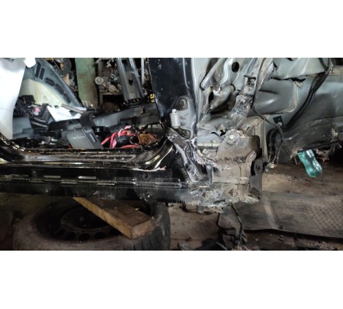 Правый порог со стойкой