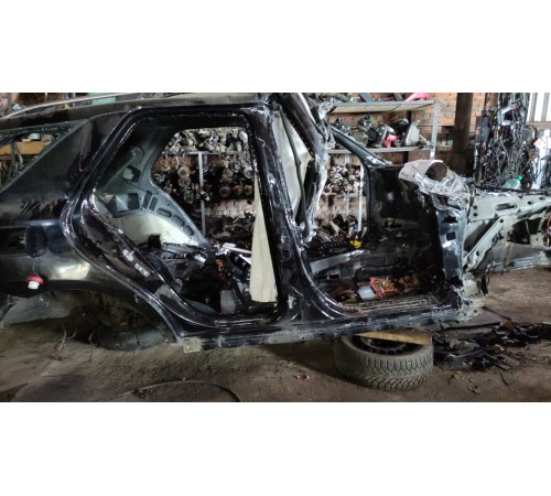 Правый порог со стойкой