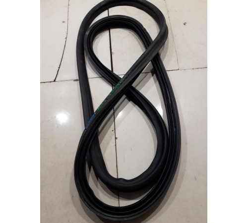 Уплотнитель багажника