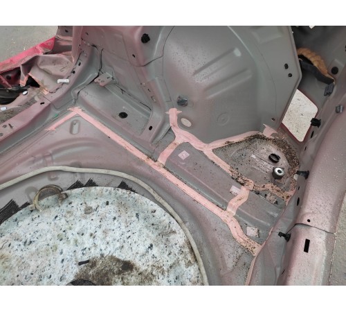 Ниша багажника(запасного колеса)