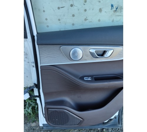 Дверь задняя правая в сборе