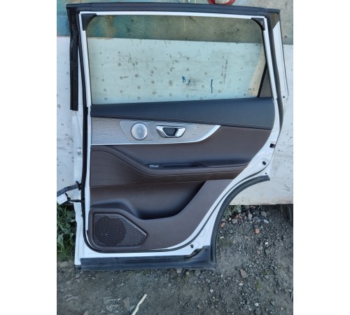Дверь задняя правая в сборе