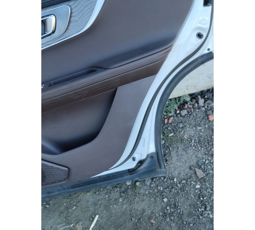 Дверь задняя правая в сборе