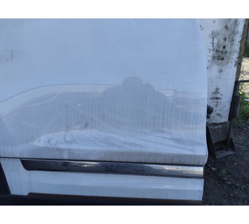 Дверь задняя правая в сборе