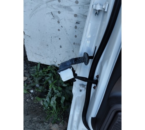 Дверь задняя правая в сборе