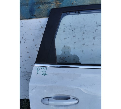 Дверь задняя правая в сборе