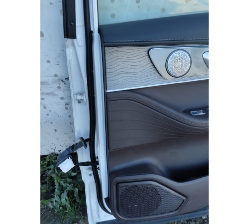 Дверь задняя правая в сборе