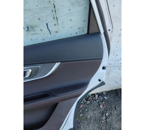 Дверь задняя правая в сборе