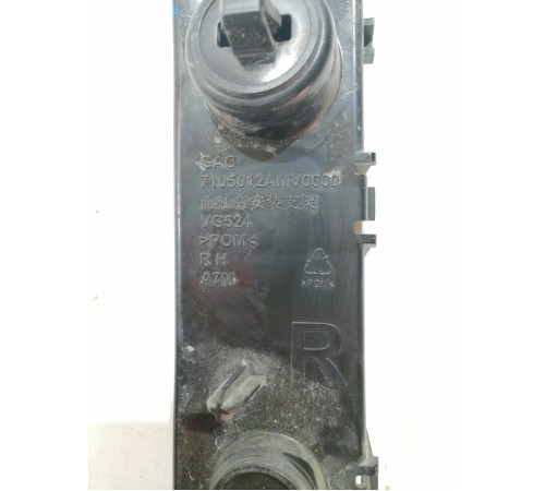 Кронштейн бампера передний правый