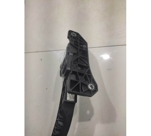 Педаль акселератора