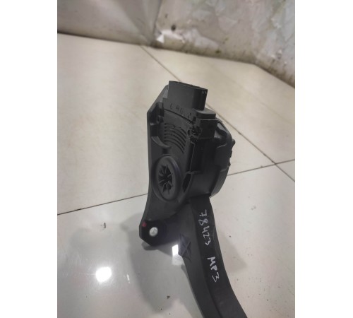 Педаль акселератора