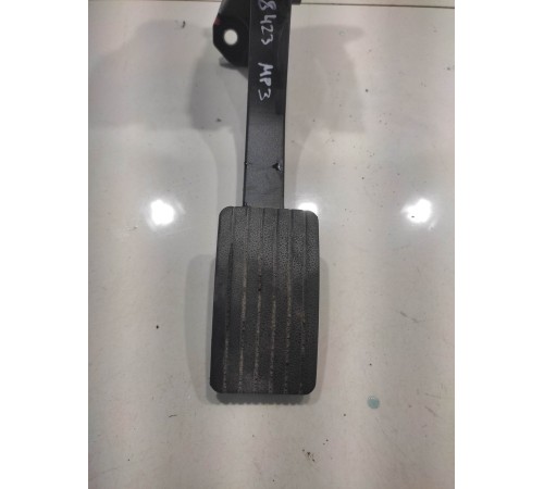 Педаль акселератора