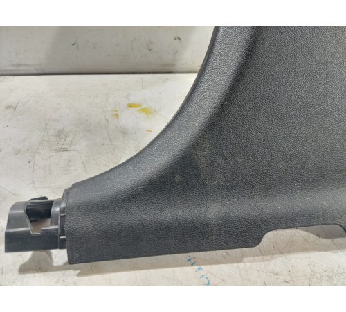 Обшивка центральной стойки правая нижняя