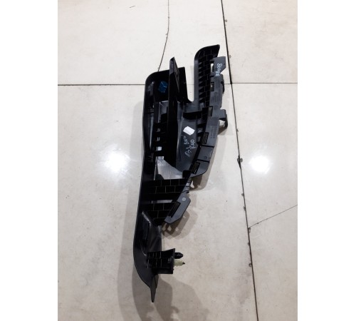 Кронштейн(крепление) полки багажника задний левый