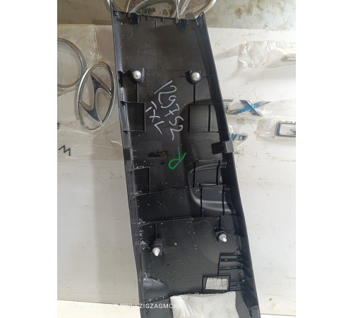 Обшивка центральной стойки правая нижняя