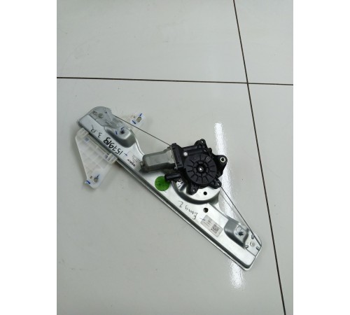 Стеклоподъёмник двери задний правый с моторчиком