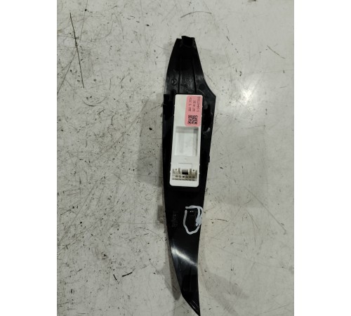 Кнопка стеклоподъёмника задняя левая