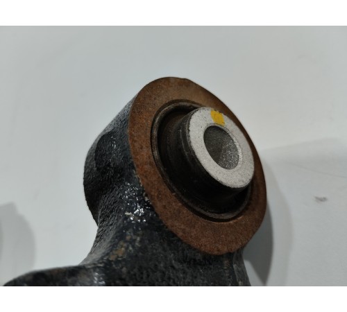 Поворотный кулак(задний левый)