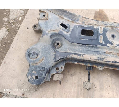 Подрамник передний