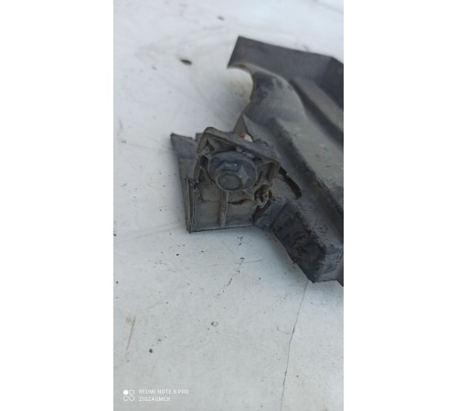 Дефлектор радиатора передний правый