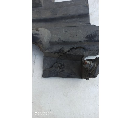 Дефлектор радиатора передний правый