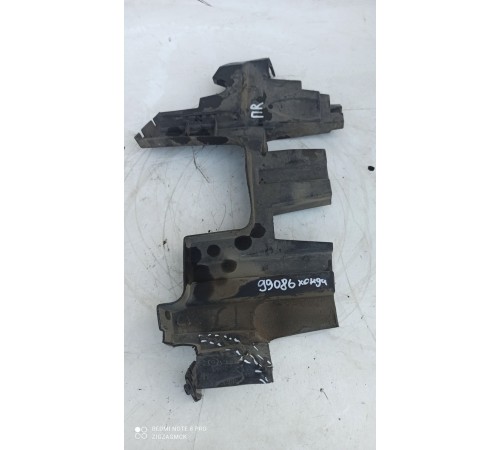 Дефлектор радиатора передний правый