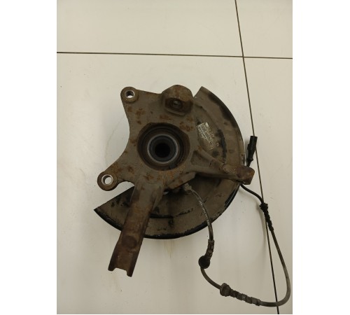 Кулак поворотный передний левый