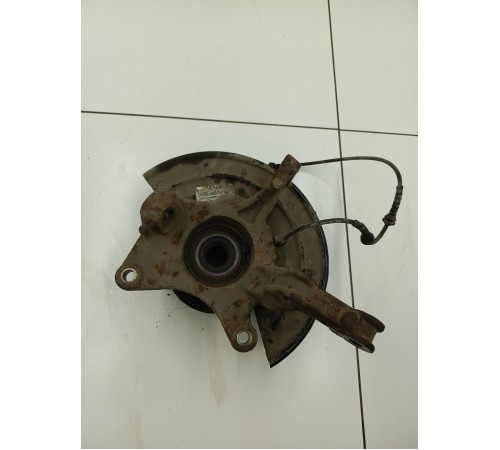 Кулак поворотный передний левый