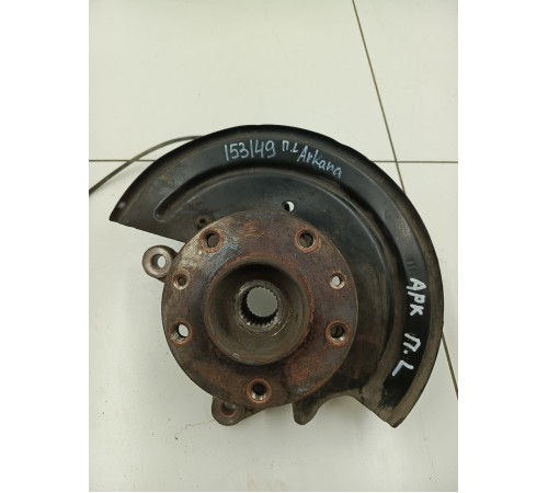 Кулак поворотный передний левый