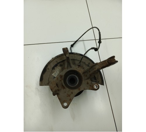 Кулак поворотный передний левый