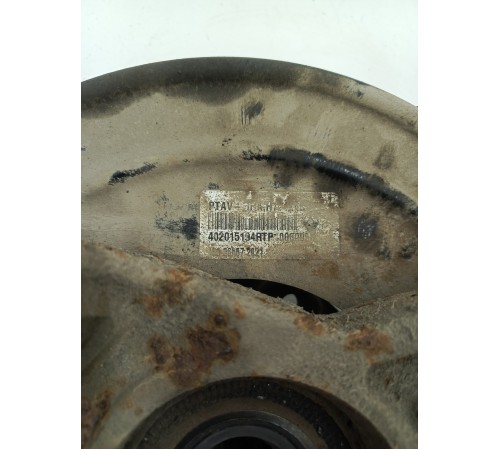 Кулак поворотный передний левый