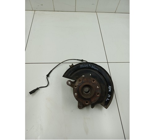 Кулак поворотный передний левый