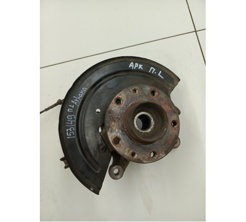 Кулак поворотный передний левый