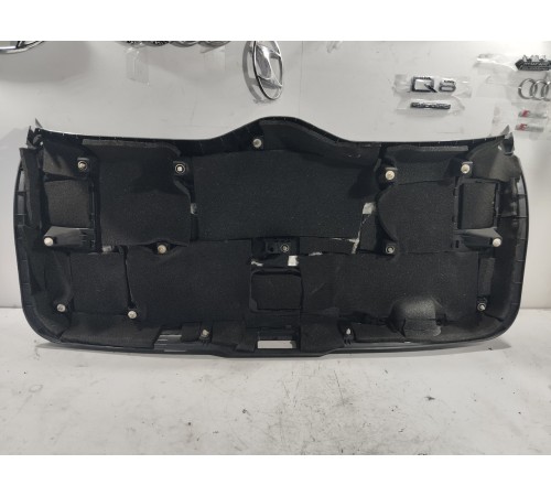 Обшивка крышки багажника