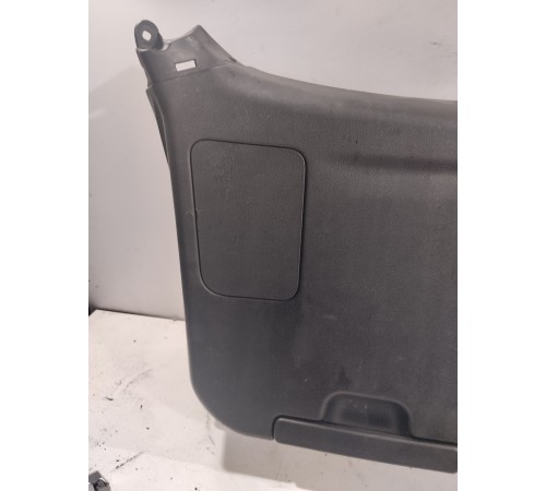 Обшивка крышки багажника