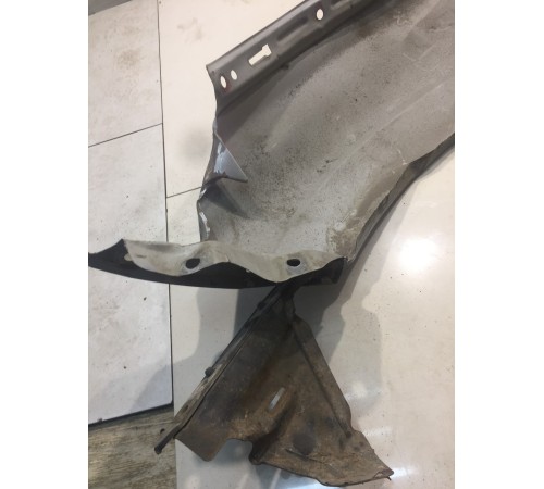 Крыло переднее правое