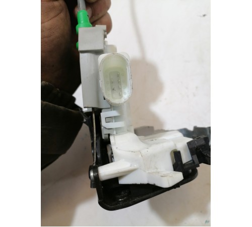 Замок двери передний левый