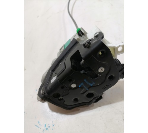 Замок двери передний левый