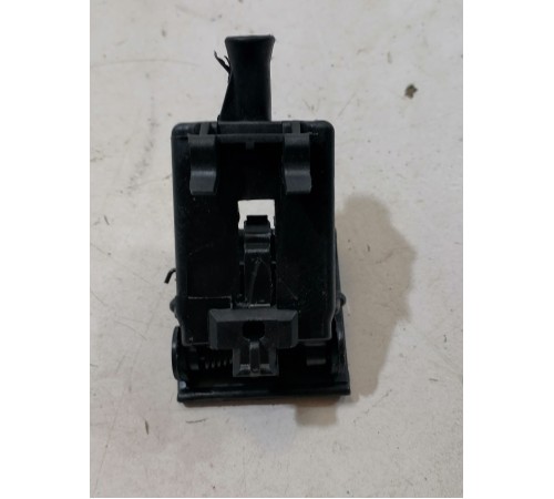 Рычаг открывания капота