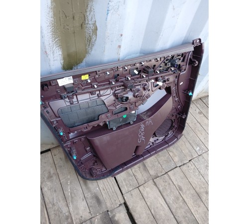 Обшивка двери передняя правая