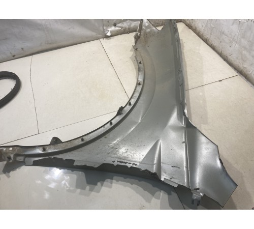 Крыло переднее правое