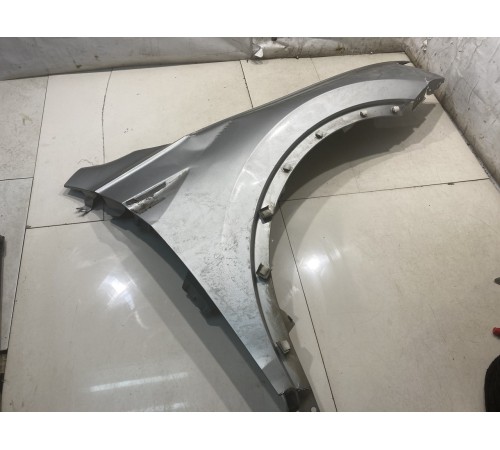 Крыло переднее правое