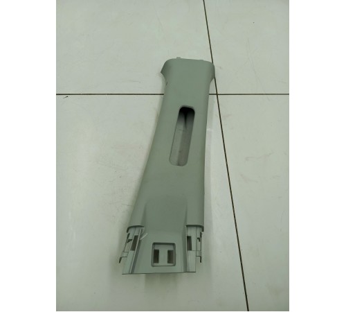 Обшивка центральной стойки правая верхняя