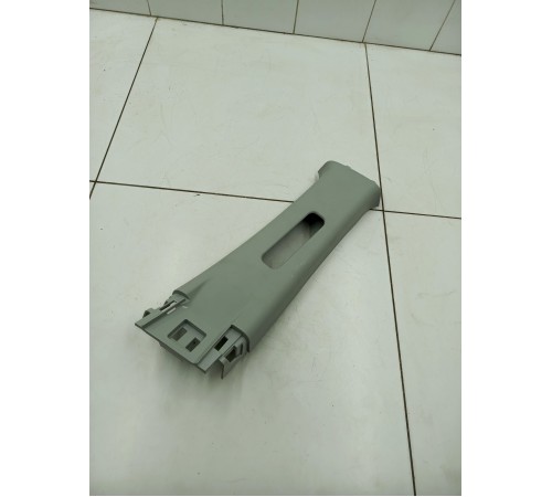 Обшивка центральной стойки правая верхняя