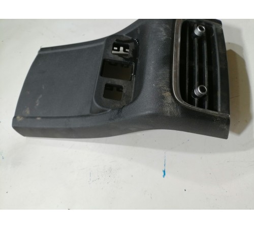 Накладка центальной консоли задняя