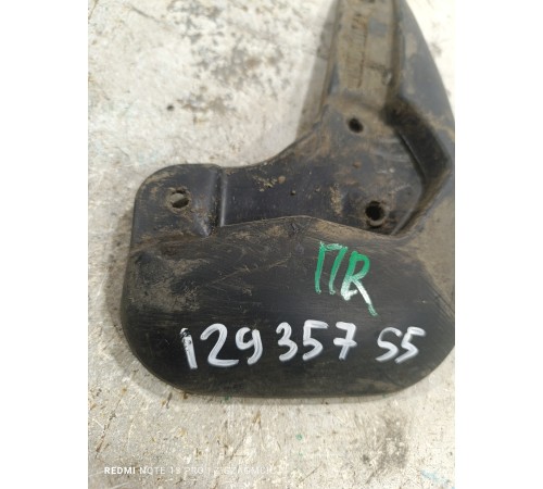 Брызговик передний правый